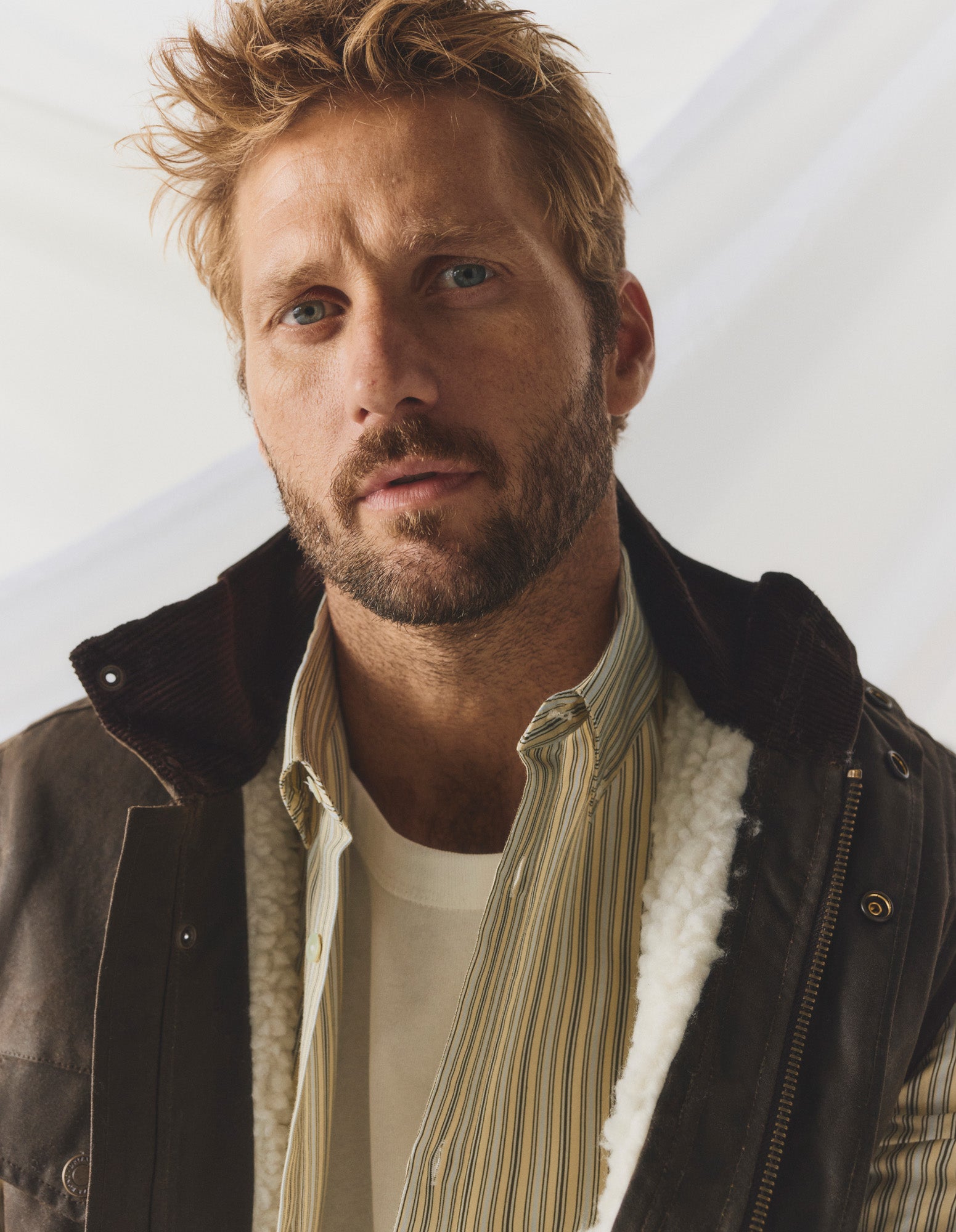 COM2242HW0_BRO_4_1776744176